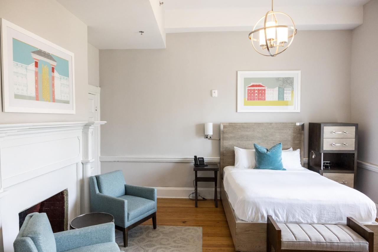 The Blackburn Inn And Conference Center Staunton Esterno foto