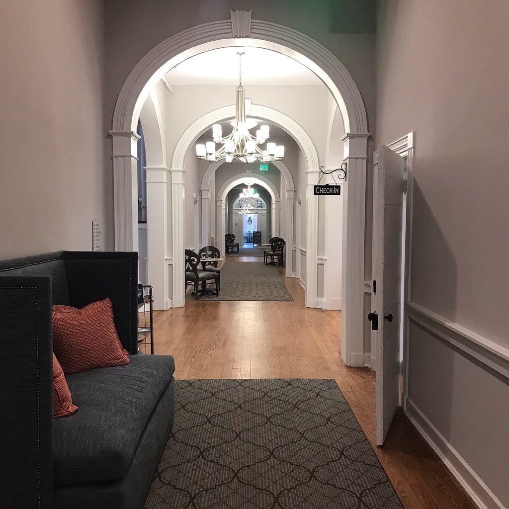 The Blackburn Inn And Conference Center Staunton Esterno foto