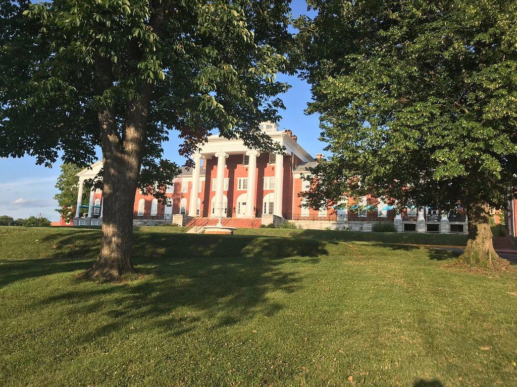 The Blackburn Inn And Conference Center Staunton Esterno foto