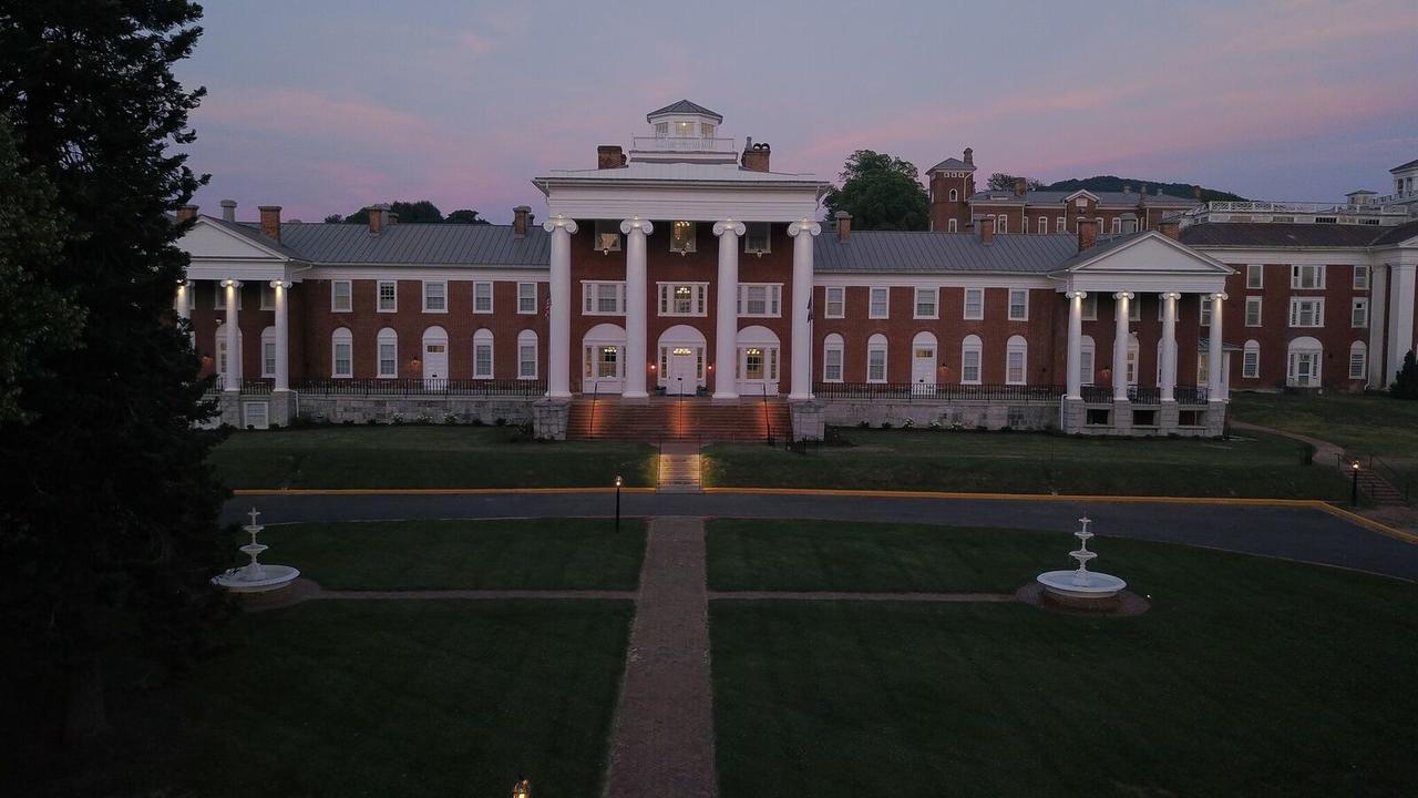 The Blackburn Inn And Conference Center Staunton Esterno foto