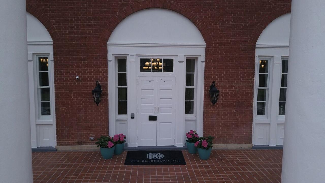 The Blackburn Inn And Conference Center Staunton Esterno foto